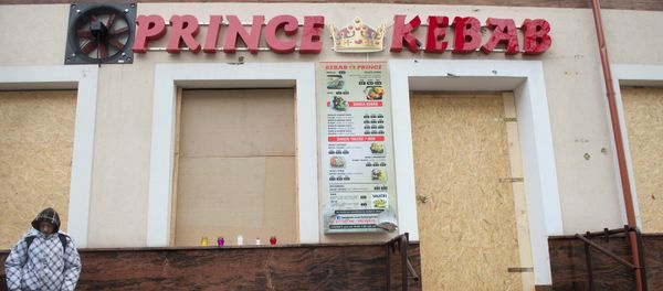A man stands in front of the kebab shop where a 21-year old man was stabbed to death during new year's eve in a brawl with shop workers, in Elk, Poland January 2, 2017 - Sputnik International