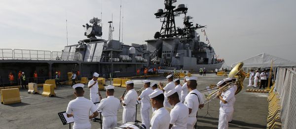 A Philippine Navy Band plays as the Russian Navy vessel Admiral Tributs, a large anti-submarine ship, docks at Manila's pier, Philippines on Tuesday, Jan. 3, 2017 A Philippine Navy Band plays as the Russian Navy vessel Admiral Tributs, a large anti-submarine ship, docks at Manila's pier, Philippines on Tuesday, Jan. 3, 2017 - Sputnik International