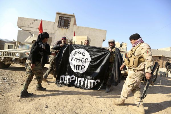Iraqi Army soldiers celebrate as they hold a flag of the Islamic State group they captured during a military operation to regain control of a village outside Mosul, Iraq (File) Iraqi Army soldiers celebrate as they hold a flag of the Islamic State group they captured during a military operation to regain control of a village outside Mosul, Iraq (File) - Sputnik International