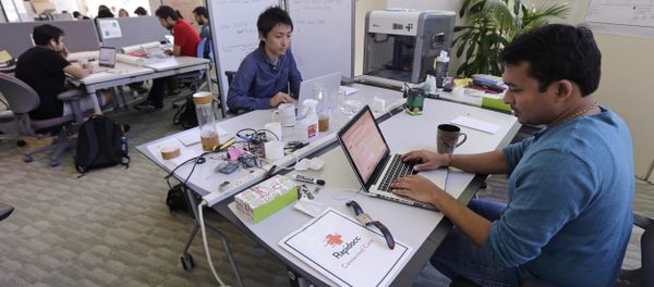In this Thursday, June 30, 2016 photo, Babson College graduate school alumnus Abhinav Sureka, of Mumbai, India, right, types in his work space at the college in Wellesley, Mass. Some U.S. colleges are starting programs to help their alumni get visas through what critics say is a legal loophole - Sputnik International