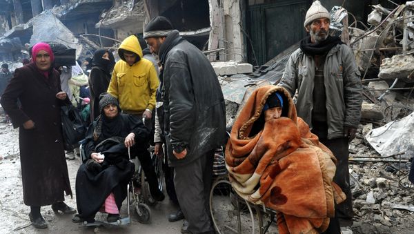 Palestinian residents of the besieged refugee camp of Yarmouk wait at the gate of the camp to receive aid supplies from the United Nations on the southern edge of the Syrian capital, Damascus (File) - Sputnik International