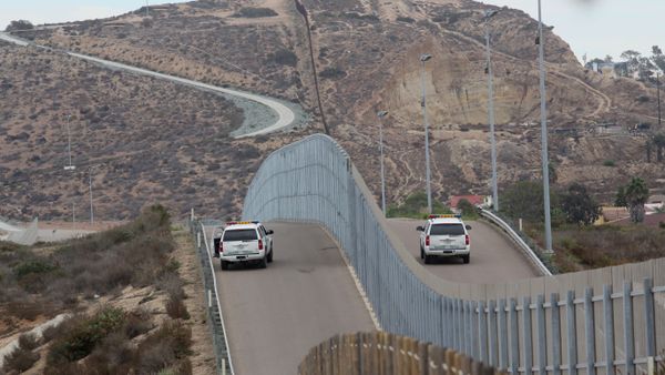 Border Patrol agents patrol the United States-Mexico Border wall during Opening the Door Of Hope/Abriendo La Puerta De La Esparana at Friendship Park in San Ysidro, California on Saturday, November 19, 2016 - Sputnik International