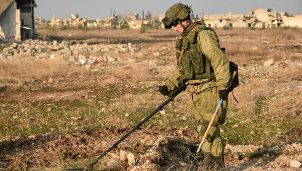 Military engineers of the Russian Army's international counter-mine center continue the demining operation in eastern Aleppo, Syria Military engineers of the Russian Army's international counter-mine center continue the demining operation in eastern Aleppo, Syria - Sputnik International