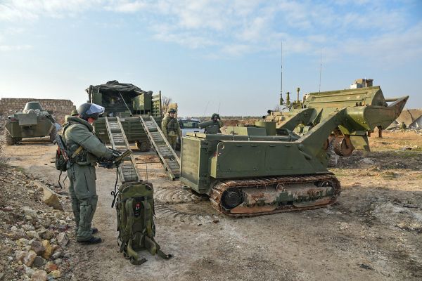 Military engineers of the Russian Army's international counter-mine center continue the demining operation in eastern Aleppo, Syria Military engineers of the Russian Army's international counter-mine center continue the demining operation in eastern Aleppo, Syria - Sputnik International