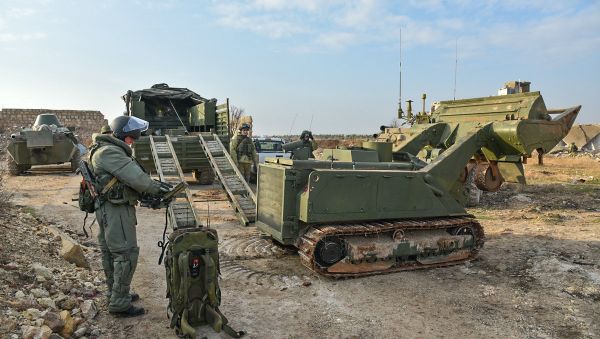 Military engineers of the Russian Army's international counter-mine center continue the demining operation in eastern Aleppo, Syria - Sputnik International
