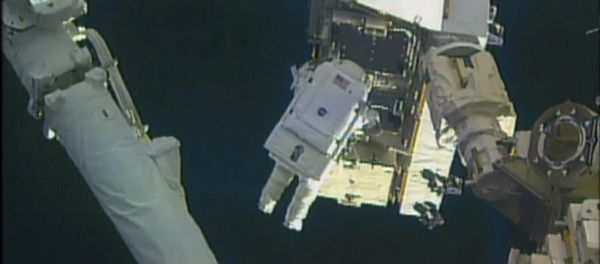 In this still image taken from video provided by NASA, astronaut Peggy Whitson takes a spacewalk outside the International Space Station on Friday, Jan. 6, 2016 - Sputnik International