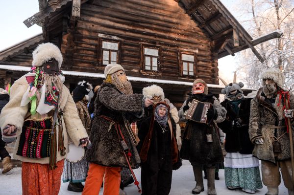 Pray, Sing Carols and Tell Fortunes: How Russia Celebrate Christmas Pray, Sing Carols and Tell Fortunes: How Russia Celebrate Christmas - Sputnik International