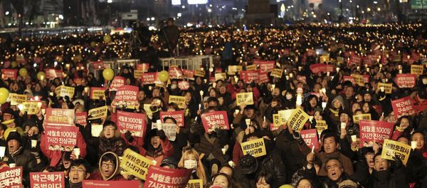 Protesters shout slogans during a candle light vigil calling for impeached President Park Geun-hye to step down in Seoul, South Korea - Sputnik International