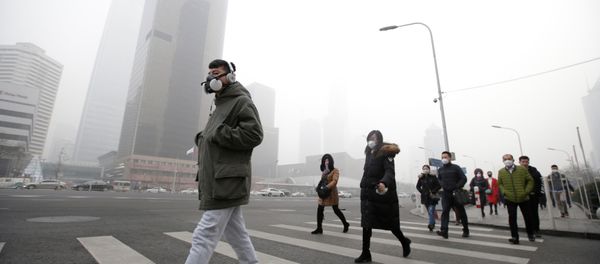 A man wearing a respiratory protection mask walks toward an office building during the smog after a red alert was issued for heavy air pollution in Beijing's central business district, China, December 21, 2016 A man wearing a respiratory protection mask walks toward an office building during the smog after a red alert was issued for heavy air pollution in Beijing's central business district, China, December 21, 2016 - Sputnik International