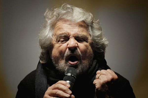 The leader of the Five Star Movement, Beppe Grillo, delivers a speech during a campaign meeting upon a referendum on constitutional reforms, on December 2, 2016 in Piazza San Carlo in Turin. The leader of the Five Star Movement, Beppe Grillo, delivers a speech during a campaign meeting upon a referendum on constitutional reforms, on December 2, 2016 in Piazza San Carlo in Turin. - Sputnik International