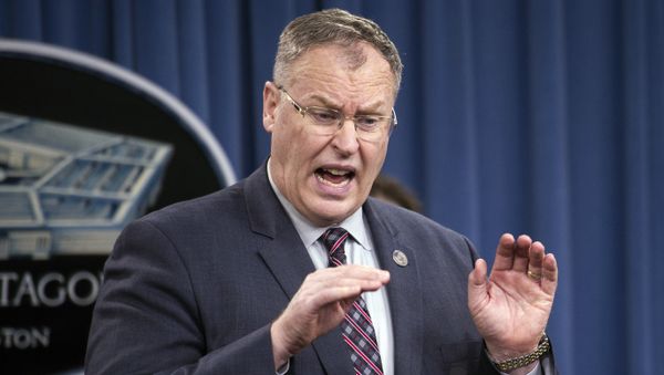 FILE - In this Oct. 1, 2014, file photo, Deputy Secretary of Defense Robert Work speaks at the Pentagon. - Sputnik International