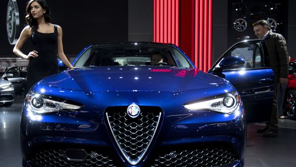 World’s Most Anticipated Vehicles Boast Their Sexy Curves at Detroit Auto Show - Sputnik International