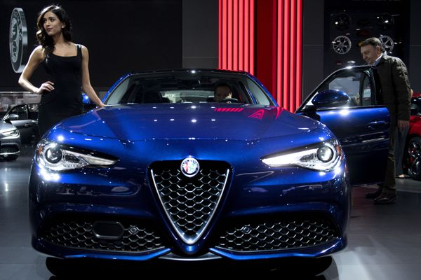 World’s Most Anticipated Vehicles Boast Their Sexy Curves at Detroit Auto Show - Sputnik International