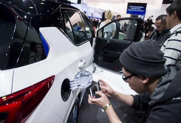 World’s Most Anticipated Vehicles Boast Their Sexy Curves at Detroit Auto Show - Sputnik International