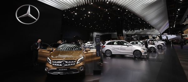 Mercedes cars at a show in Detroit - Sputnik International