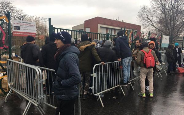 Devant le Centre Humanitaire de Paris - Sputnik International