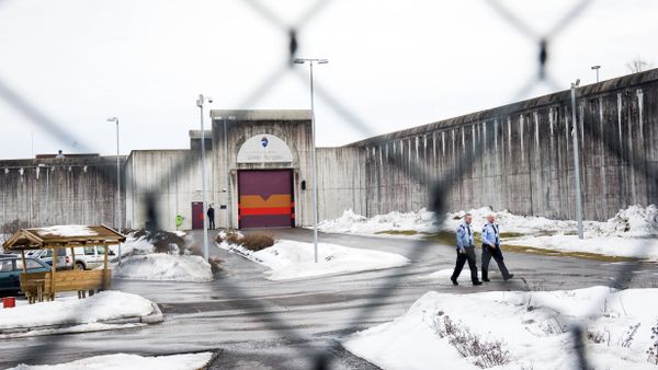 Prison guards walk on March 14, 2016 outside Skien prison, some 130 km south west of Oslo, where Norwegian mass killer Anders Behring Breivik has been serving his sentence since September 2013. Prison guards walk on March 14, 2016 outside Skien prison, some 130 km south west of Oslo, where Norwegian mass killer Anders Behring Breivik has been serving his sentence since September 2013. - Sputnik International