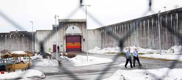 Prison guards walk on March 14, 2016 outside Skien prison, some 130 km south west of Oslo, where Norwegian mass killer Anders Behring Breivik has been serving his sentence since September 2013. - Sputnik International