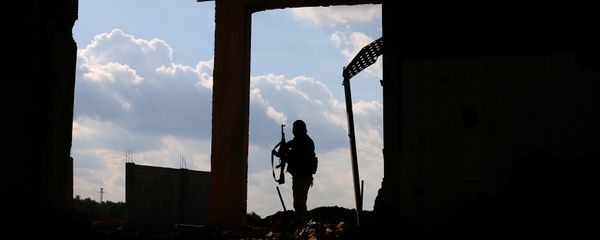A Free Syrian Army fighter carries his weapon as he stands on a damaged building, in the east of the rebel-held town of Dael, in Deraa Governorate, Syria January 3, 2017. A Free Syrian Army fighter carries his weapon as he stands on a damaged building, in the east of the rebel-held town of Dael, in Deraa Governorate, Syria January 3, 2017. - Sputnik International