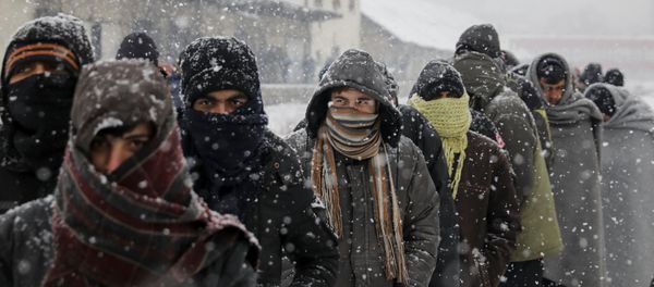 Migrants wait in line to receive free food during a snowfall outside a derelict customs warehouse in Belgrade, Serbia January 9, 2017 Migrants wait in line to receive free food during a snowfall outside a derelict customs warehouse in Belgrade, Serbia January 9, 2017 - Sputnik International
