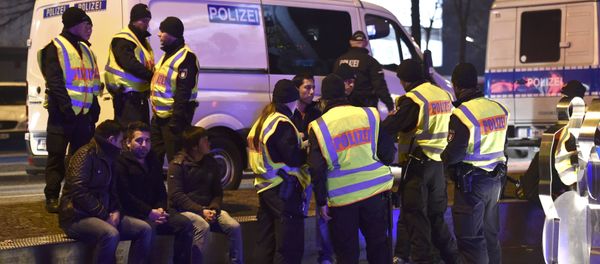 German police officers perform security checks before the New Year celebrations for 2017 in Hamburg, Germany, December 31, 2016 German police officers perform security checks before the New Year celebrations for 2017 in Hamburg, Germany, December 31, 2016 - Sputnik International