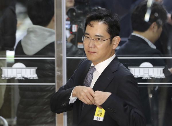 Samsung Chief Reportedly Sentenced to 2.5 Years in Jail Over Corruption Scandal Samsung Chief Reportedly Sentenced to 2.5 Years in Jail Over Corruption Scandal - Sputnik International
