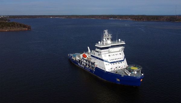 Icebreaker Polaris undergoing bollard pull tests as part of sea trials off Helsinki on 25 April 2016 Icebreaker Polaris undergoing bollard pull tests as part of sea trials off Helsinki on 25 April 2016 - Sputnik International