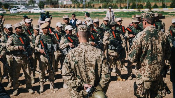 Kurdish Peshmerga soldiers listen to instructions by a German army trainer, at Bnaslawa Military Base in Irbil, northern Iraq, Wednesday, March 9, 2016 Kurdish Peshmerga soldiers listen to instructions by a German army trainer, at Bnaslawa Military Base in Irbil, northern Iraq, Wednesday, March 9, 2016 - Sputnik International