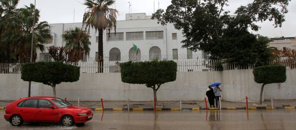A car drives past the Italian embassy in Tripoli, Libya January 10, 2017 - Sputnik International