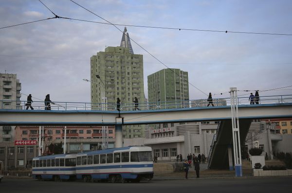 This is What Life Looks Like in DPRK During New Year Holidays and Work Days - Sputnik International