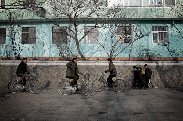 This is What Life Looks Like in DPRK During New Year Holidays and Work Days - Sputnik International