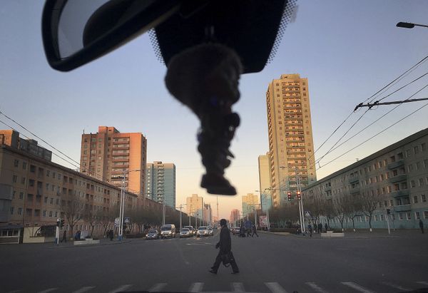 This is What Life Looks Like in DPRK During New Year Holidays and Work Days - Sputnik International