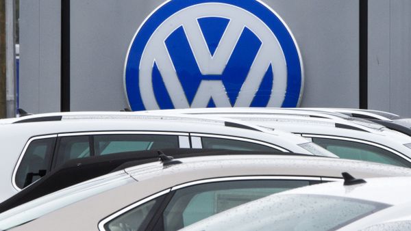 This file photo taken on September 29, 2015 shows the logo of German car maker Volkswagen seen at a northern Virginia dealer in Woodbridge, Virginia - Sputnik International