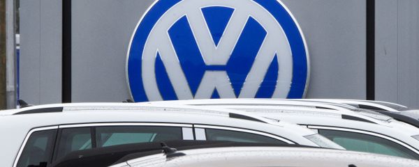 This file photo taken on September 29, 2015 shows the logo of German car maker Volkswagen seen at a northern Virginia dealer in Woodbridge, Virginia This file photo taken on September 29, 2015 shows the logo of German car maker Volkswagen seen at a northern Virginia dealer in Woodbridge, Virginia - Sputnik International