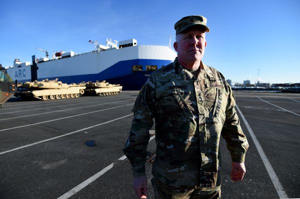 Major General Timothy McGuire, Deputy Commander of US miltary in Europe, pursues the unloading of US military vehicles from a transport ship in the harbour in Bremerhaven on January 6, 2017 Major General Timothy McGuire, Deputy Commander of US miltary in Europe, pursues the unloading of US military vehicles from a transport ship in the harbour in Bremerhaven on January 6, 2017 - Sputnik International