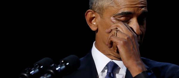 President Barack Obama wipes away tears as he delivers his farewell address in Chicago, Illinois. - Sputnik International