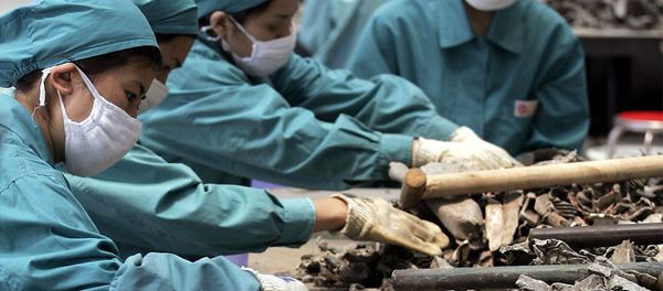 Chinese workers sellect car part scrap to collect aluminum for recycling at a smelting plant (File) Chinese workers sellect car part scrap to collect aluminum for recycling at a smelting plant (File) - Sputnik International