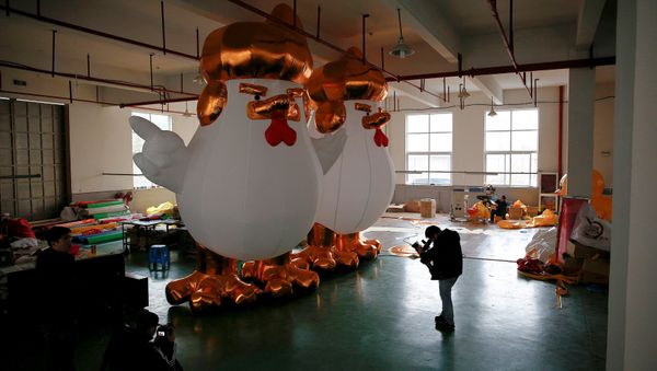 20-Meter Tall Inflatable Trump Rooster New Hit in China - Sputnik International