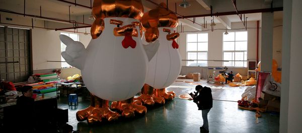 20-Meter Tall Inflatable Trump Rooster New Hit in China - Sputnik International