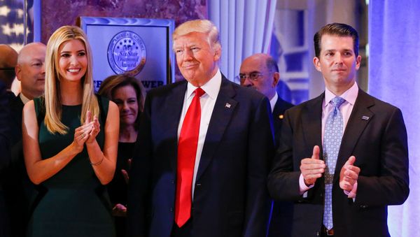 Избранный президент США Дональд Трамп с детьми перед началом первой официальной пресс-конференции в Нью-Йорке - Sputnik International