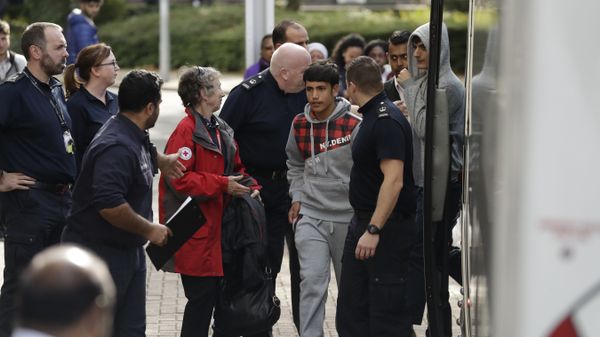Two unidentified young migrants get off a bus as they arrive at Lunar House, which houses the headquarters of UK Visas and Immigration, in Croydon, south London, Monday, Oct. 17, 2016 - Sputnik International