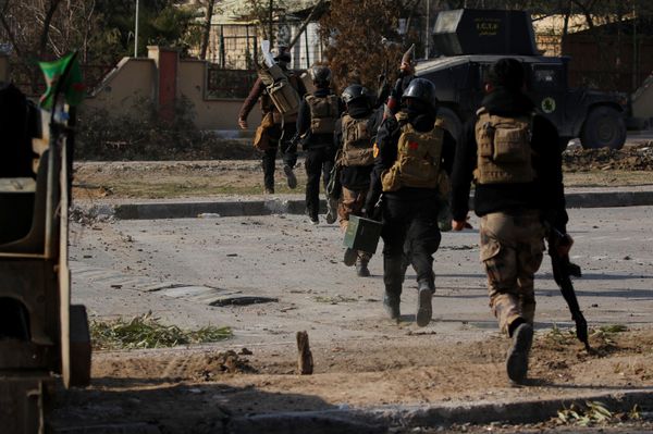 Iraqi Special Operations Forces (ISOF) run with their weapons during clashes with Islamic State militants in frontline near university of Mosul, Iraq, January 13, 2017 Iraqi Special Operations Forces (ISOF) run with their weapons during clashes with Islamic State militants in frontline near university of Mosul, Iraq, January 13, 2017 - Sputnik International