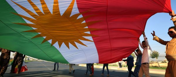 Iraqi Kurdish demonstrators wave a large Kurdish flag (File) Iraqi Kurdish demonstrators wave a large Kurdish flag (File) - Sputnik International