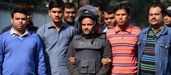 Bangladesh police escort alleged Islamist militant Jahangir Alam (C) in Dhaka on January 14, 2017, after his arrest in connection with an attack on the Holey Artisan Bakery attack last year Bangladesh police escort alleged Islamist militant Jahangir Alam (C) in Dhaka on January 14, 2017, after his arrest in connection with an attack on the Holey Artisan Bakery attack last year - Sputnik International