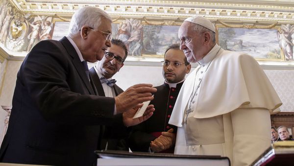 Pope Francis talks with Palestinian President Mahmoud Abbas during a meeting at the Vatican January 14, 2017 Pope Francis talks with Palestinian President Mahmoud Abbas during a meeting at the Vatican January 14, 2017 - Sputnik International