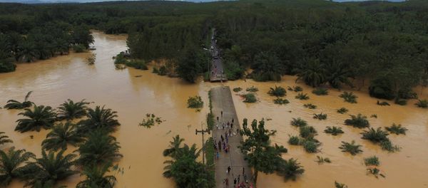A bridge damaged by floods is pictured at Chai Buri District, Surat Thani province, southern Thailand, January 9, 2017. Picture taken January 9, 2017. - Sputnik International
