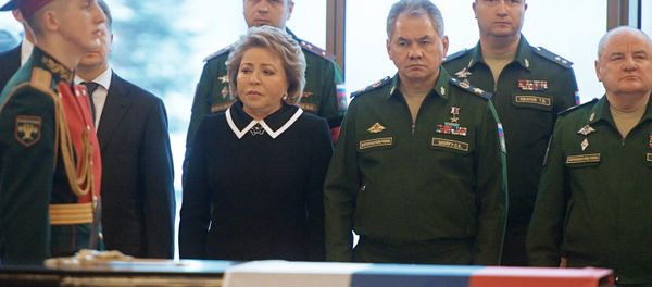 Center, from left: Valentina Matviyenko, chairman of the Russian Federation Council, and Army General Sergei Shoigu, Russian defense minister, during the farewell ceremony for the victims of the Tu-154 crash over the Black Sea, at the Federal Military Memorial Cemetery in the Moscow region. - Sputnik International