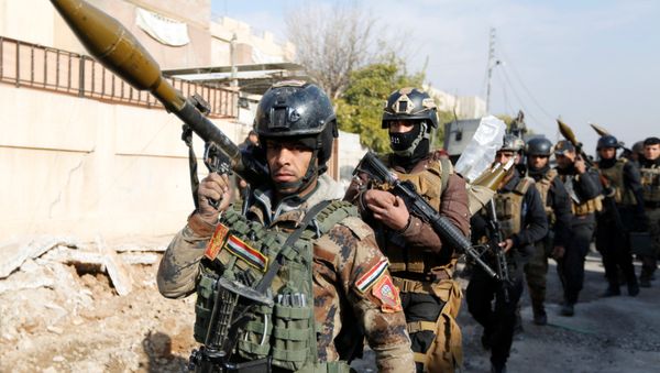 Iraqi Special Operations Forces (ISOF) carry weapons during clashes with Islamic State militants in frontline near university of Mosul, Iraq, January 13, 2017. Iraqi Special Operations Forces (ISOF) carry weapons during clashes with Islamic State militants in frontline near university of Mosul, Iraq, January 13, 2017. - Sputnik International