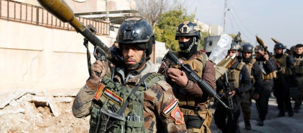 Iraqi Special Operations Forces (ISOF) carry weapons during clashes with Islamic State militants in frontline near university of Mosul, Iraq, January 13, 2017. Iraqi Special Operations Forces (ISOF) carry weapons during clashes with Islamic State militants in frontline near university of Mosul, Iraq, January 13, 2017. - Sputnik International