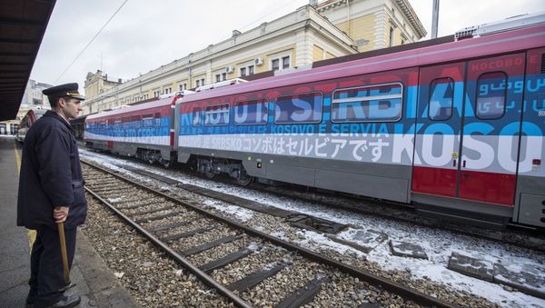 A local station worker looks on at the main railway station in Belgrade on January 14, 2017. A local station worker looks on at the main railway station in Belgrade on January 14, 2017. - Sputnik International